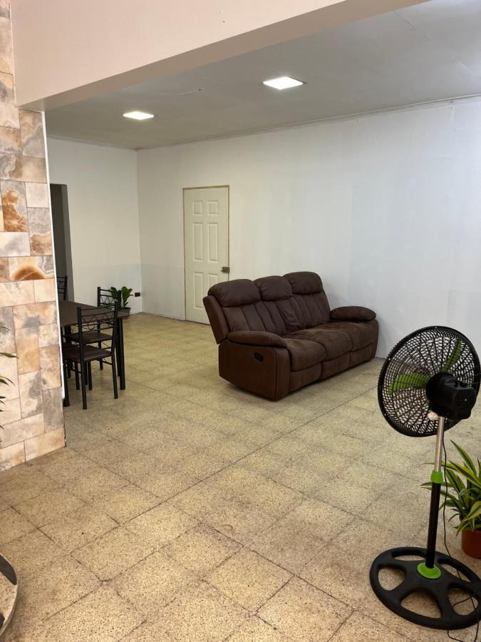 El Parque Bed And Breakfast Alajuela Buitenkant foto